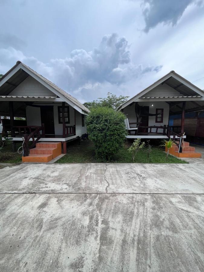 Pyramid Bungalow Ban Laem Sai Exterior photo